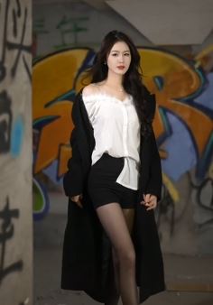 美女主播「Miki礼礼」分享高级感穿搭,又美又飒!