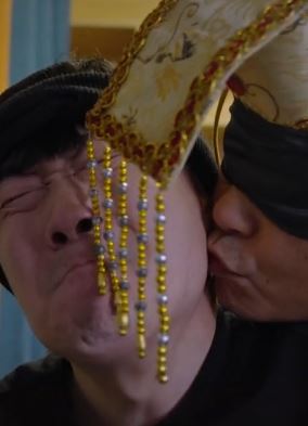 陈翔六点半:蘑菇头去毛台家盗窃却成了一个捉迷藏的不速之客