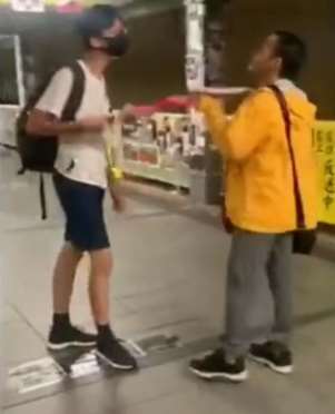 乱港暴徒袭击路人，遭到路人霸气反击