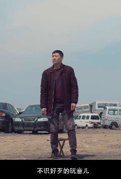 分享一部悬疑短片《价高者得》，拍的很有创意，创作者非常有潜力！