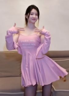 迷人小姐姐「想静静吖」黑丝配小粉裙居家浅跳 网友:我也想静静
