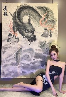 迷人小姐姐「耿婷poppy」分享居家画画vlog  网友:才女一枚