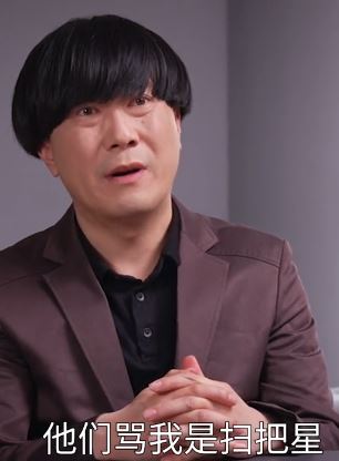 陈翔六点半:土总不信邪,非要签蘑菇头这个扫把星,结果一周从董事长变乞丐!
