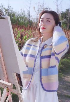 演员陈德容分享秋日户外画画vlog,网友:真正的美女年龄是左右不了的!