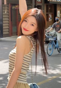 气质小姐姐「谷粒不是鼓励」分享春日街头随拍 网友:把美演绎的淋漓尽致