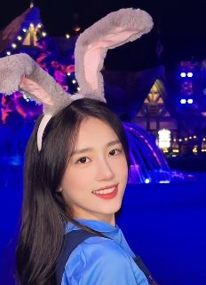 网红美女「潘敏」兔子警官打扮游上海海洋公园,妥妥把公园变成漫展!