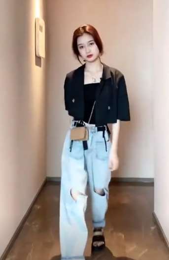 夏天女孩都这么穿,时尚又吸睛!