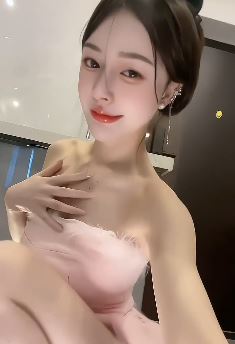 成都小姐姐「滕怡」分享日常性感穿搭, 面对这样的纯欲美女有没有心动呢?