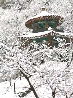 陕西太白山迎春雪为景区增添诗意