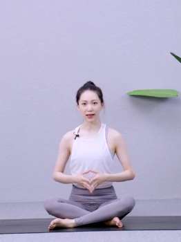 瑜伽老师教你如何燃脂秀出完美马甲线