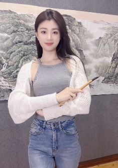 小姐姐「艺文」分享画画才艺，一幅山水国画画的很有水平