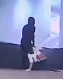 广州一男子在地下通多次猥亵女性被刑拘