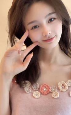 甜美可爱小姐姐「胡芷晨」的酒窝很迷人 网友:有点像于明加!