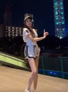 演员杨丽菁户外跳千年等一回舞 网友：怎么还是这么年轻！