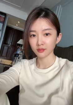 网红小姐姐「霜子」素颜分享近距离自拍 这颜值简直绝美呀