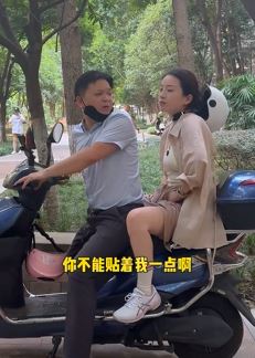 陈老斯夫妻搞笑:过日子得有意思,出门我哄她,回家她哄我!