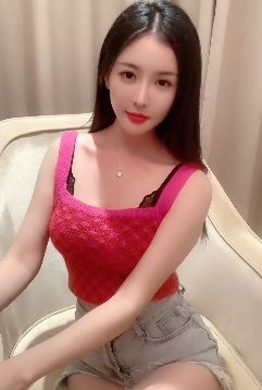 小姐姐「夏天的小雪」搞笑:饿了不知道吃什么,想吃点爱情的苦!