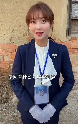 小姐姐摆地摊卖保险遇上大客户，原来这只是一场梦！