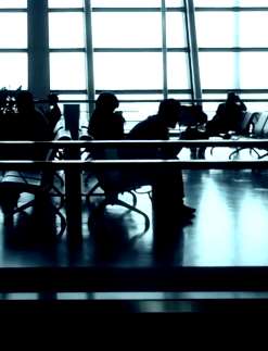 春秋航空回应"因抑郁症拒绝登机"  当事人不认可建议公布机场监控录像