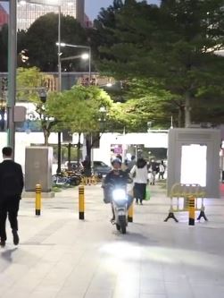 电动车不让在人行道上行驶？广东开始征集意见，你咋看？