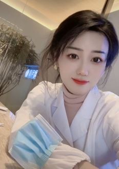气质小姐姐「果果aaaaa」分享上班日常,努力工作的女人真美!