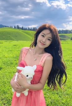 「目子】小姐姐分享那拉提草原游玩vlog,景美人更美!