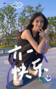 演员杨颖(angelababy)发抖音秀户外玩滑板 网友：明星跟网红的气质果然不一样！