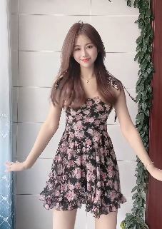 「小梨涡」小姐姐穿碎花裙跳舞很迷人 网友:这就是为什么男人要努力赚钱的原因!