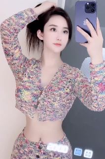 好看小姐姐「李书欣」居家自拍秀身材,网友:薇薇一笑倾国倾城