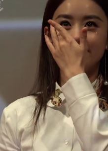 赵丽颖面对粉丝落泪