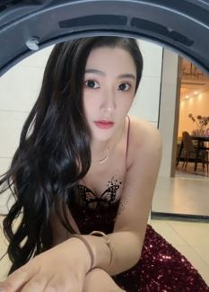 漂亮小姐姐「墨迹」穿性感美裙分享生活日常 网友:是你偷走我的心