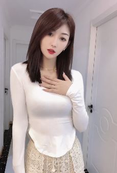 颜值小姐姐「小智姐姐」说：气质比年龄重要，微笑比颜值重要，你觉得对吗？