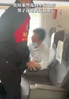 男子高铁上突然情绪失控崩溃大哭