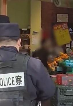 男子买水果与店员起冲突持刀威胁被刑拘