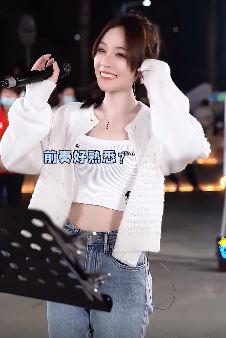 网红歌手「鱼闪闪BLING」献唱《欧若拉》的调《好汉歌》的词,属实有点上头!