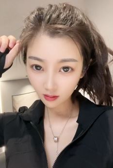 气质女主播「小米(爆富)」分享生活日常,称嘴角烂了 网友:吃维生素B2