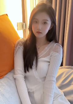 深圳小姐姐「小小宝贝」分享居家日常,网友:比女明星还漂亮!