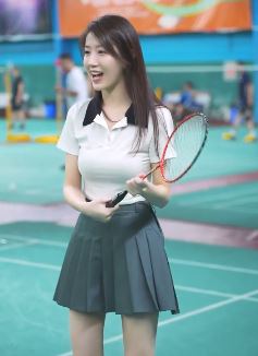 美女小姐姐「你的妙陈」是位羽毛球高手  有没想切磋一下的老铁呢?