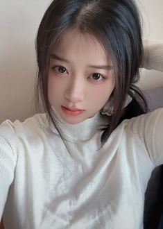 甜美小姐姐「一只小天使」分享近距离自拍,一双桃花眼真的很迷人!