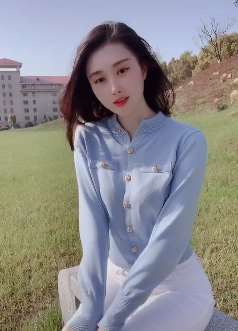 有没有被小姐姐那双迷人的大眼睛电到？网友：青春靓丽甜美可爱！