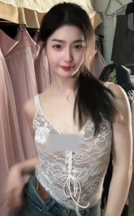 小姐姐「杨思雨」秀早春穿搭,吊带配牛仔裤突显好身材 网友:我又沦陷了