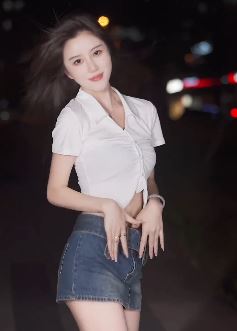 性感女神张婧彤小姐姐夜晚摇一波,配文:刷到我,你这号算是练成了!