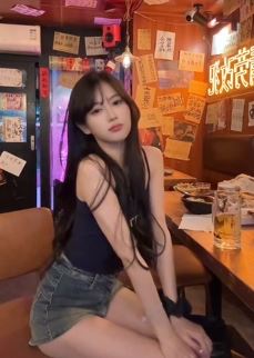 漂亮小姐姐「我的小熊呢」少女感穿搭分享喝酒就餐随拍 网友:似醉非醉