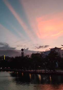 福州傍晚惊现唯美晚霞浪漫迷人