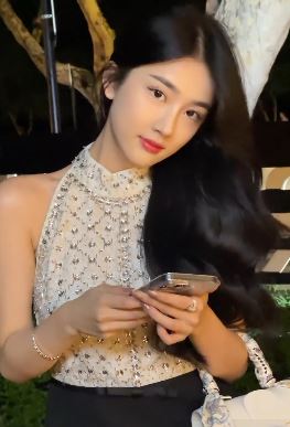 气质小姐姐「潘敏」分享女人味穿搭,配文:要多好看才会被一直爱!