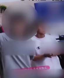 直播卖假潮牌卫衣 成本50卖800！