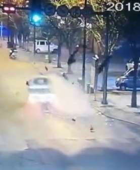骑电动车别任性,一不留神要出人命