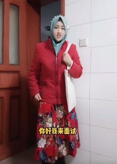 搞笑面试：女子被问之前做过什么工作？形容的很高大尚，其实就是种地！