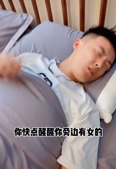 搞笑：老妹联合闺蜜实力坑哥 坑了钱一起逛街