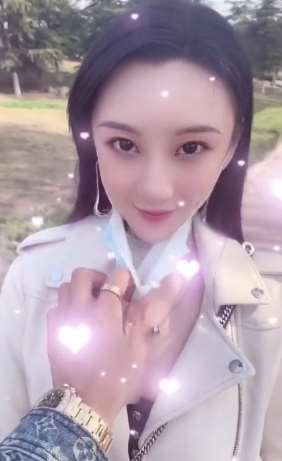 搞笑：男子街头刮美女 一不小心刮到自己老婆